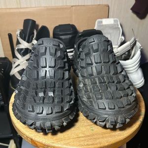 Balenciaga defender clogs / mules